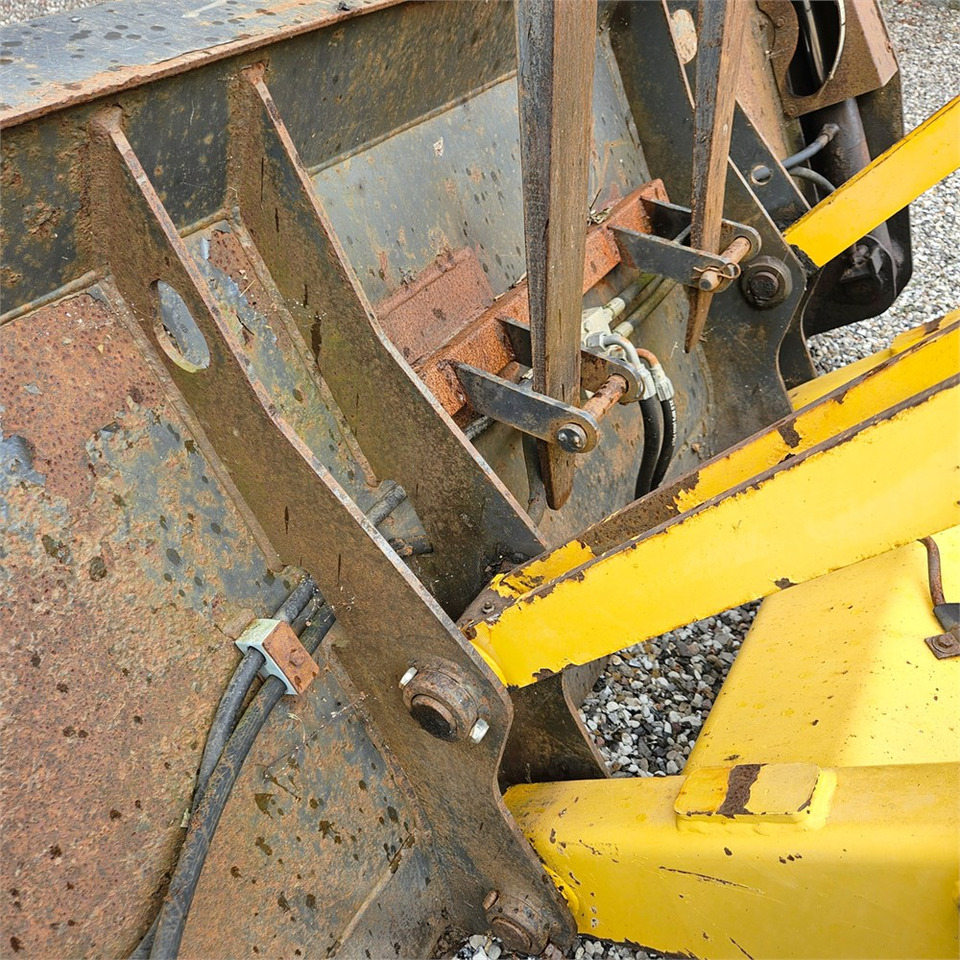 Retroexcavadora New Holland LB115 B-4PS: foto 42