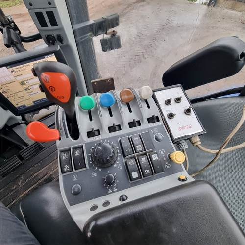 Tractor New Holland T8050 Class 5: foto 10 Tractor New Holland T8050 Class 5: foto 10