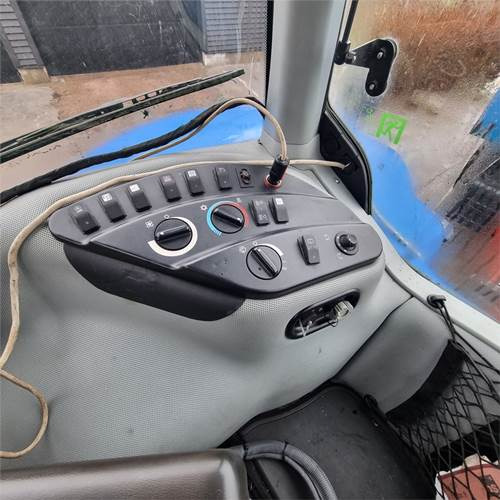 Tractor New Holland T8050 Class 5: foto 11 Tractor New Holland T8050 Class 5: foto 11