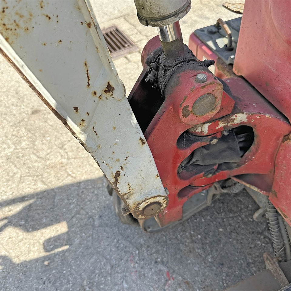 Miniexcavadora Takeuchi TB210 R: foto 32
