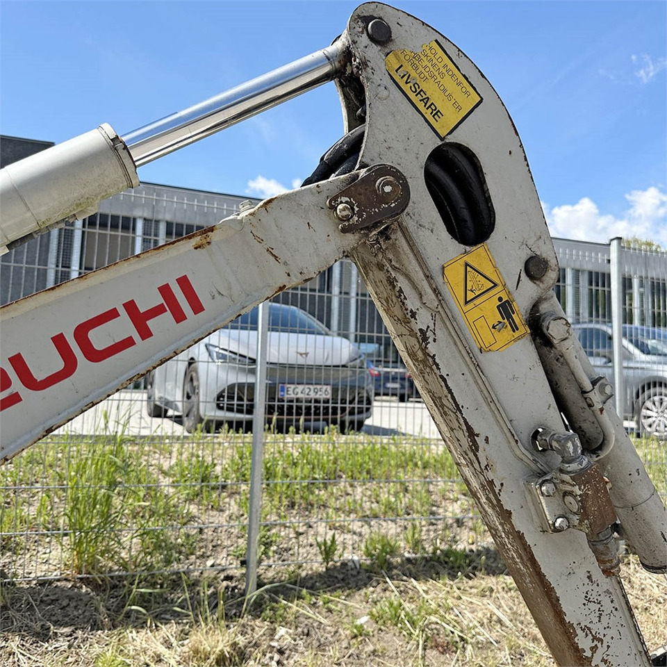 Miniexcavadora Takeuchi TB210 R: foto 23