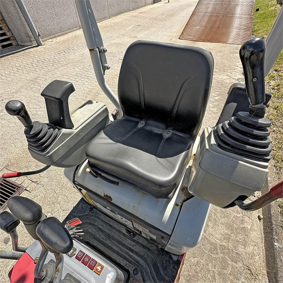 Miniexcavadora Takeuchi TB210 R: foto 11