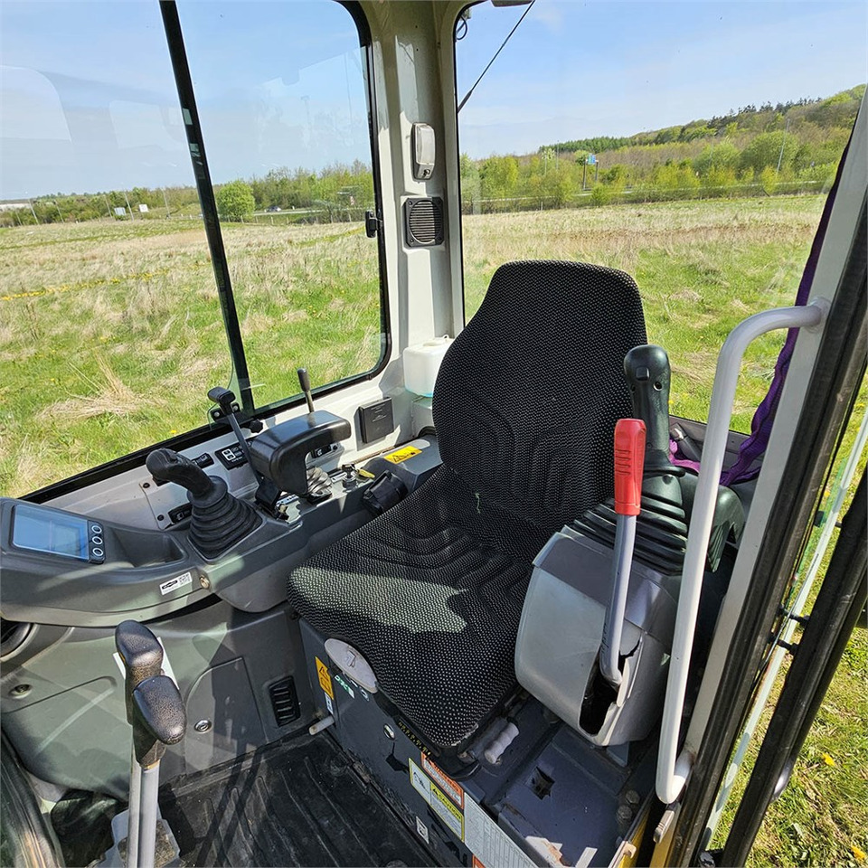 Miniexcavadora Takeuchi TB216: foto 12