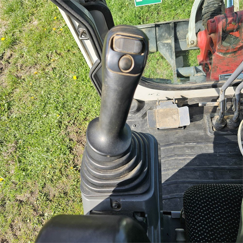 Miniexcavadora Takeuchi TB216: foto 13