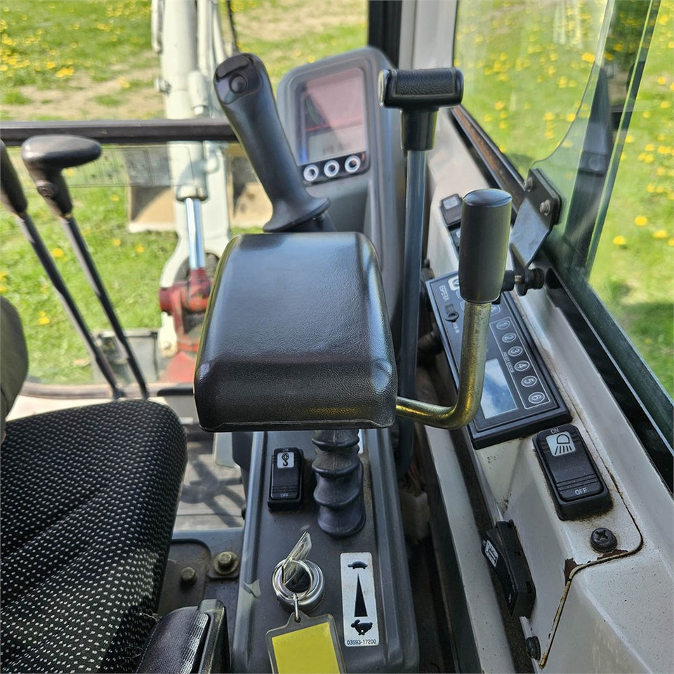 Miniexcavadora Takeuchi TB216: foto 15