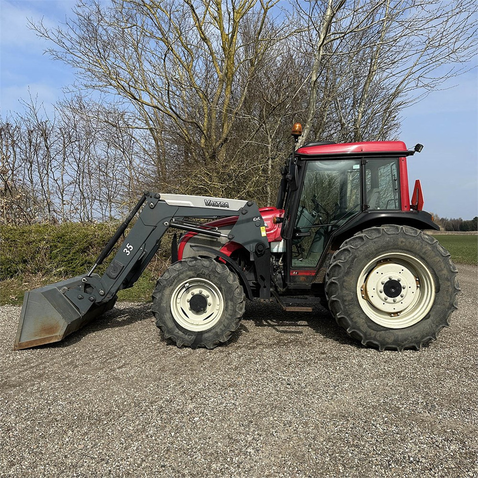 Valtra A85 - Tractor: foto 4 Valtra A85 - Tractor: foto 4