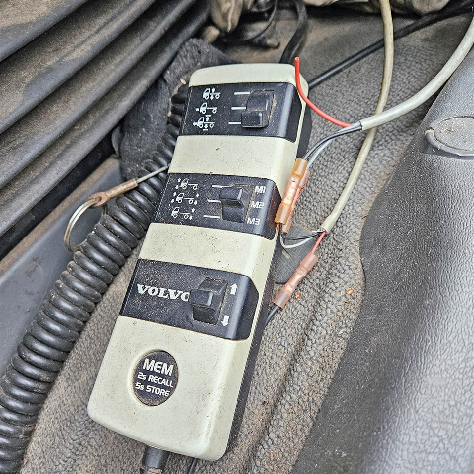 Camión multibasculante Volvo 420: foto 23