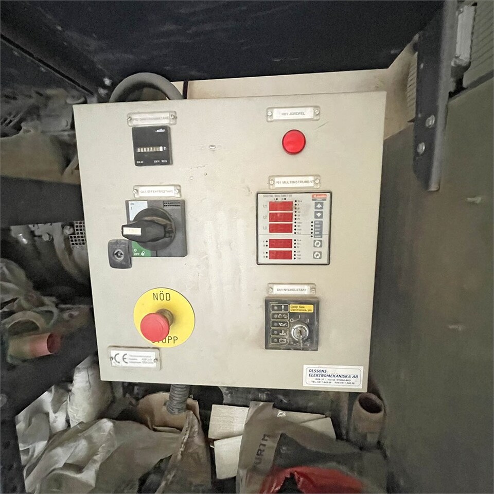 Camión caja cerrada Volvo FM12: foto 9