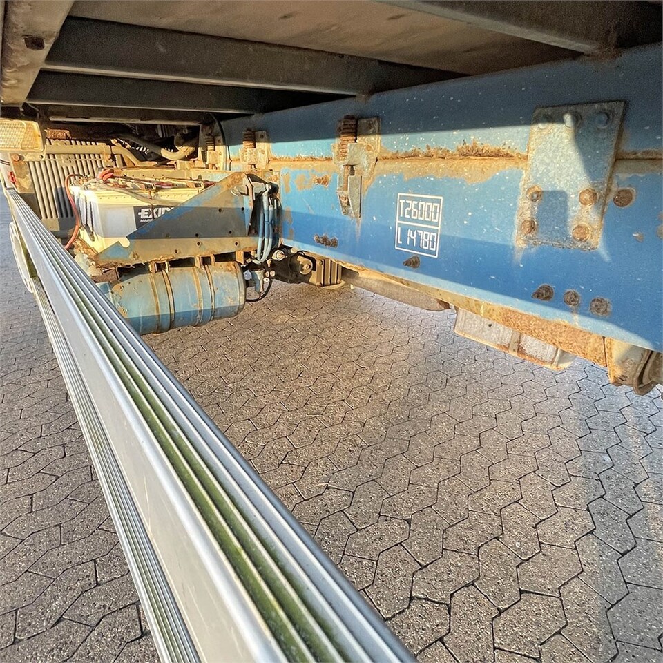 Camión caja cerrada Volvo FM12: foto 47