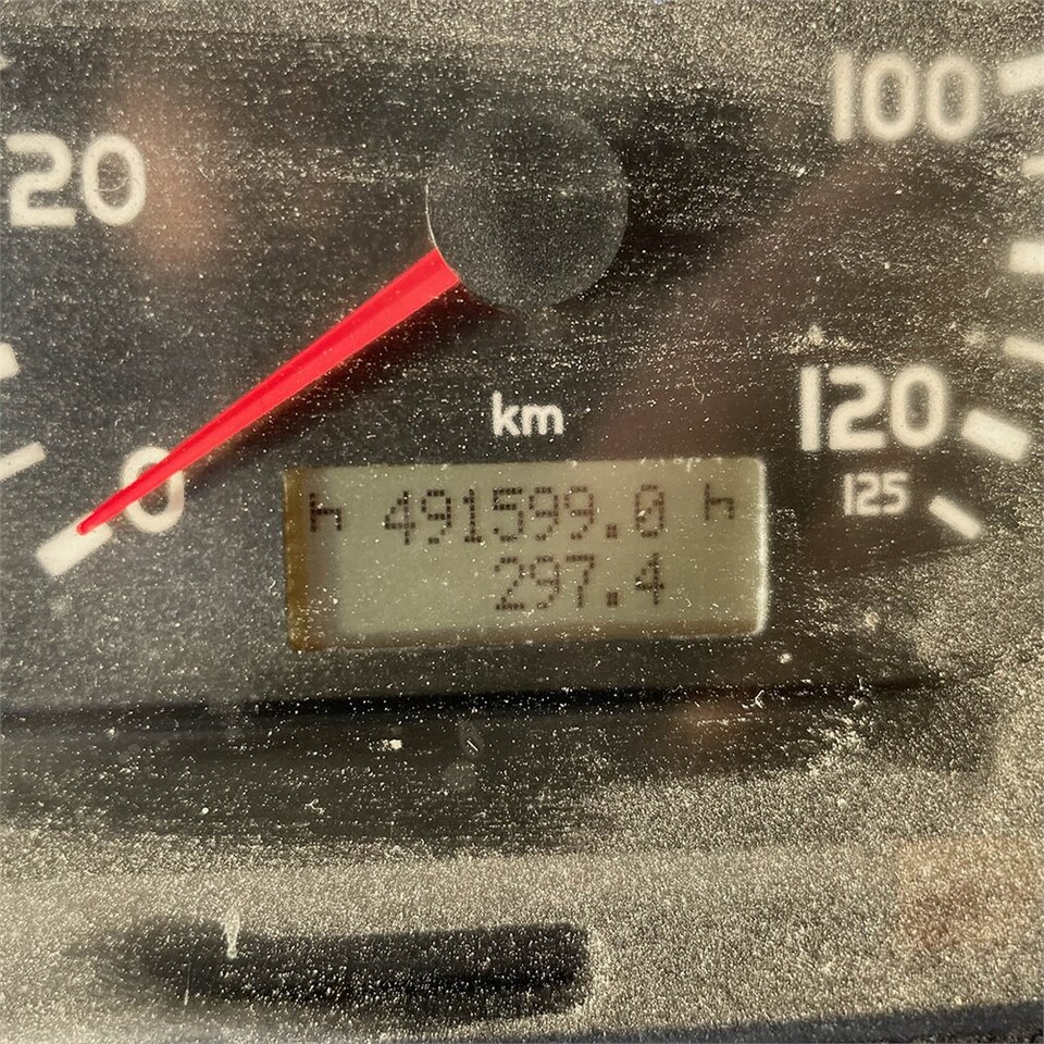 Camión caja cerrada Volvo FM12: foto 37