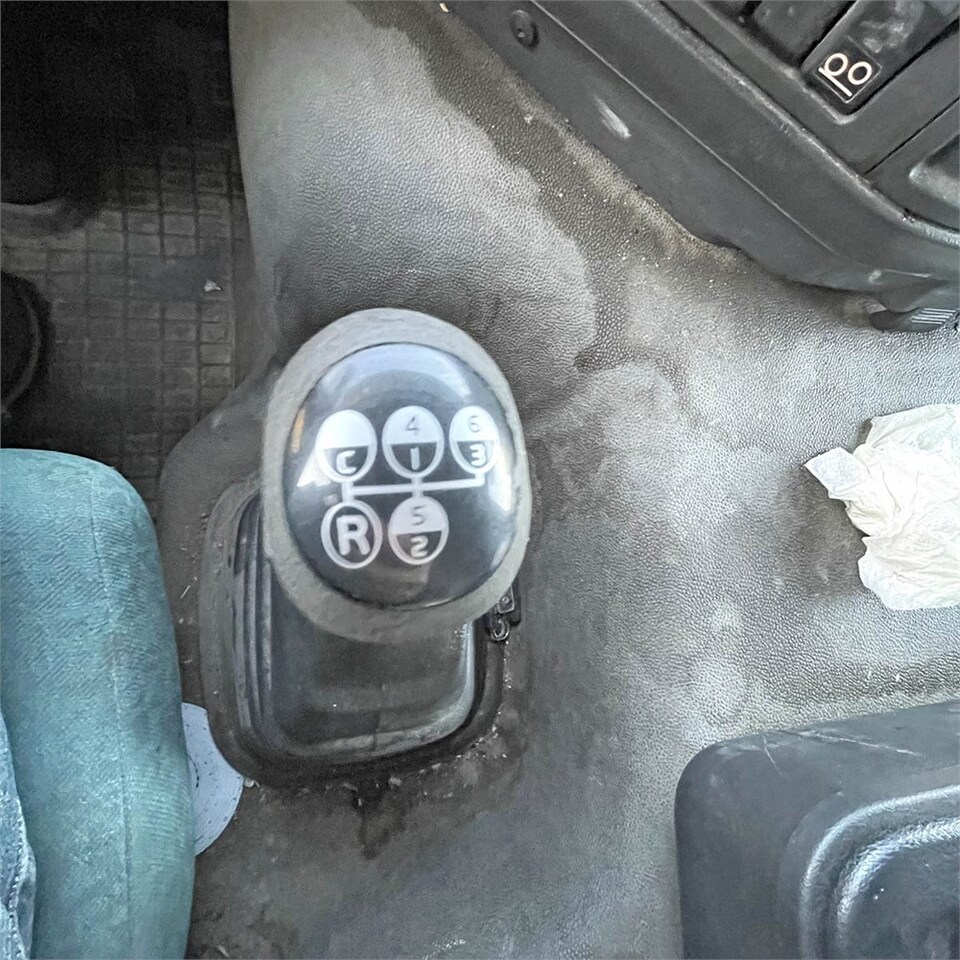 Camión caja cerrada Volvo FM12: foto 36