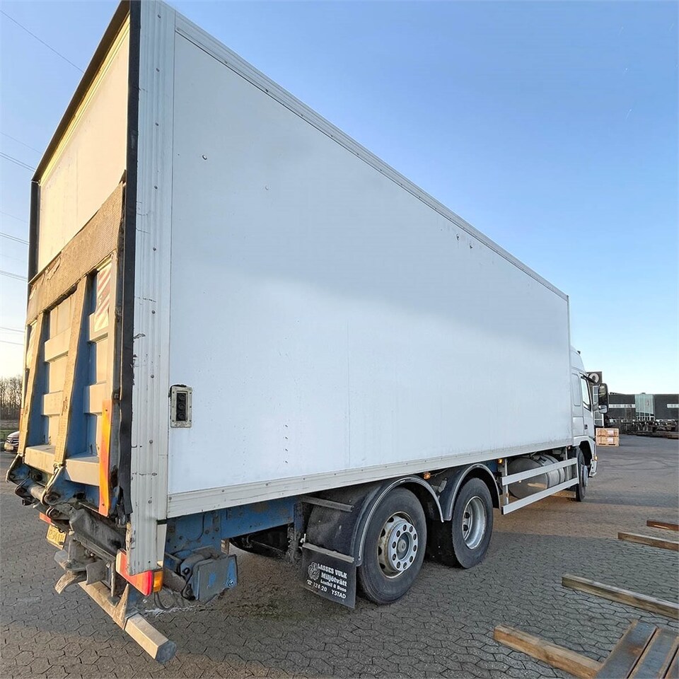 Camión caja cerrada Volvo FM12: foto 17