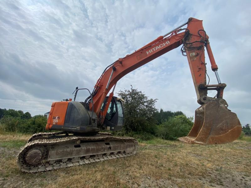 Hitachi ZX225USLC-3 - Excavadora de cadenas: foto 2 Hitachi ZX225USLC-3 - Excavadora de cadenas: foto 2