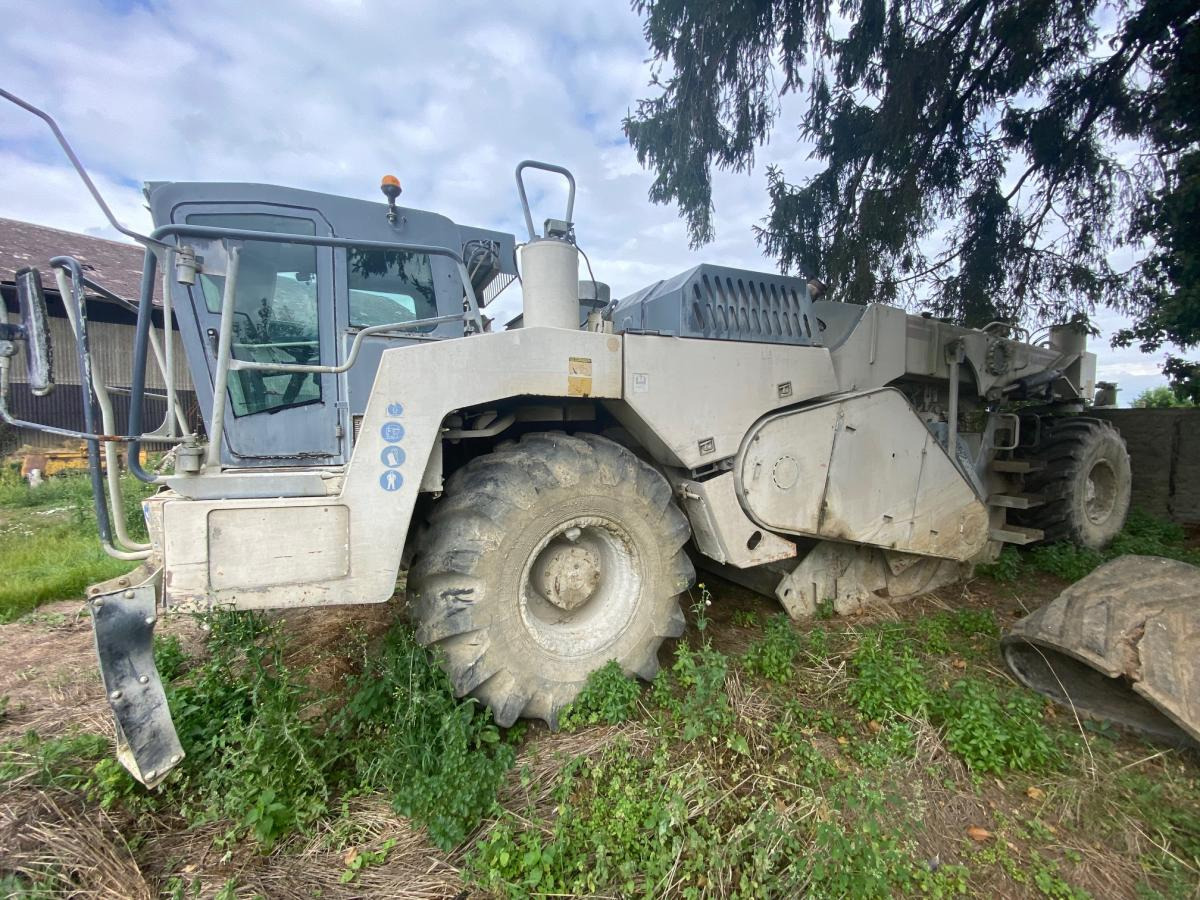WIRTGEN WR 2400 - Estabilizador de suelos: foto 1 WIRTGEN WR 2400 - Estabilizador de suelos: foto 1