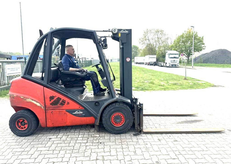 Linde H30D-02 - Carretilla elevadora diésel: foto 1 Linde H30D-02 - Carretilla elevadora diésel: foto 1