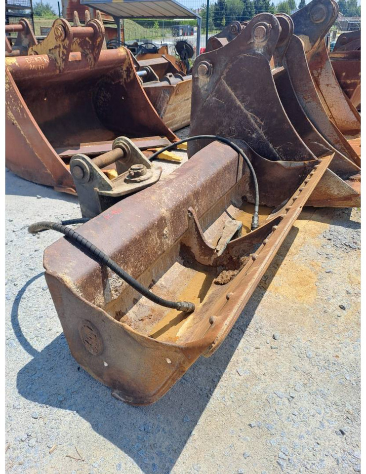 Excavadora de cadenas KOMATSU PC210LC: foto 18