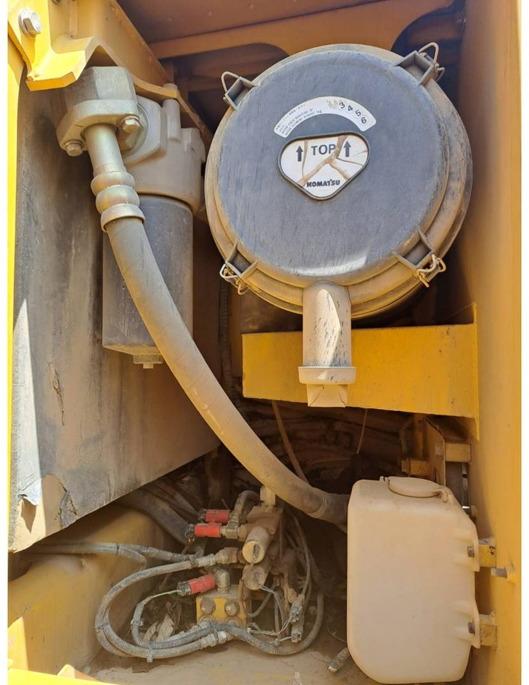 Excavadora de cadenas KOMATSU PC210LC: foto 11