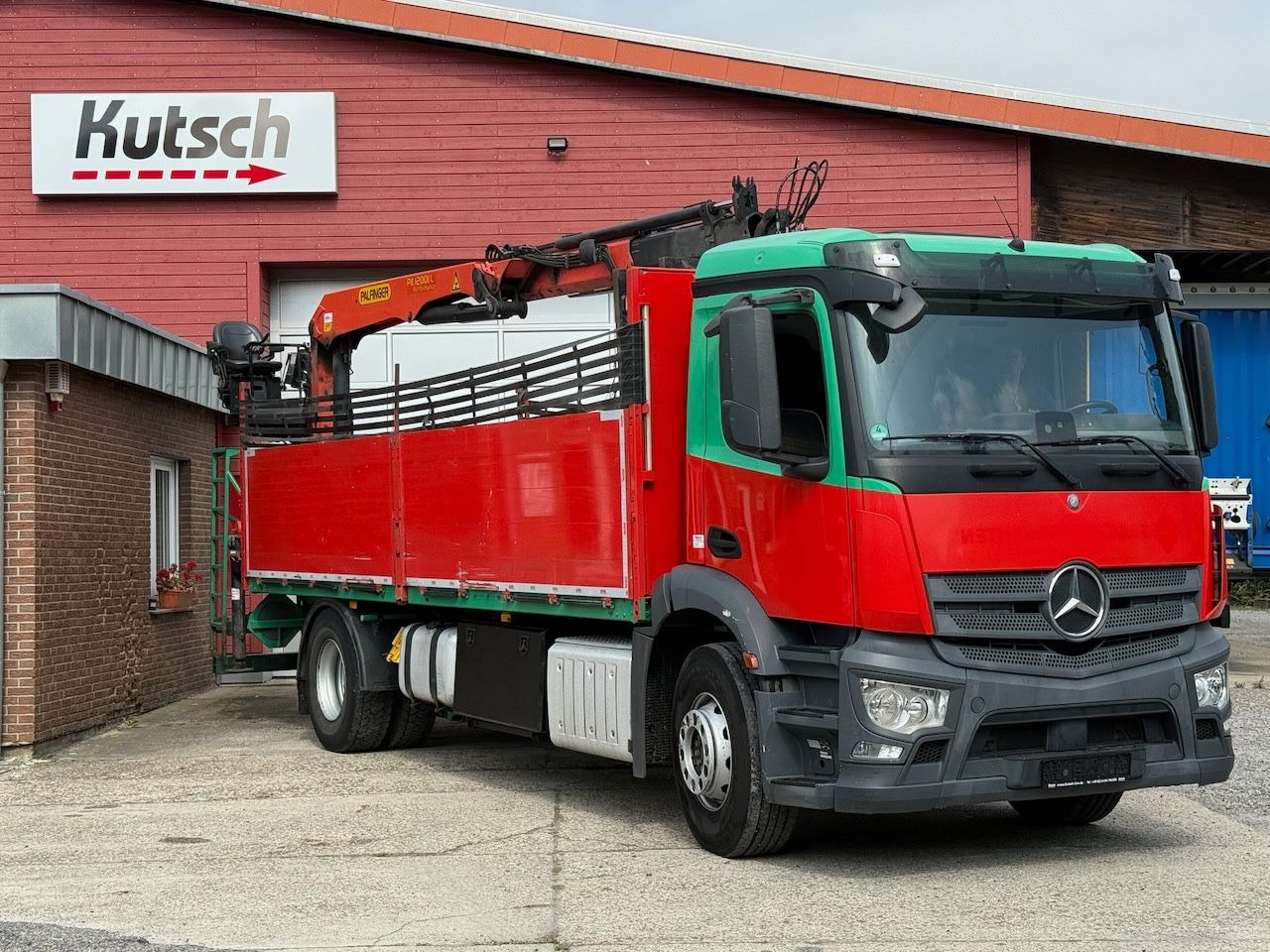 Mercedes-Benz Antos 1832L mit Palfinger PK 12001L Heckkran - Camión caja abierta, Camión grúa: foto 2 Mercedes-Benz Antos 1832L mit Palfinger PK 12001L Heckkran - Camión caja abierta, Camión grúa: foto 2