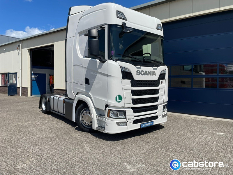 Scania S410 A 4x2 EB Euro 6 - MEGA VOLUME - RETARDER - Bouwjaar 2018 - S-Highline - Km 822.505 - Differentieelslot - Cabeza tractora: foto 2 Scania S410 A 4x2 EB Euro 6 - MEGA VOLUME - RETARDER - Bouwjaar 2018 - S-Highline - Km 822.505 - Differentieelslot - Cabeza tractora: foto 2