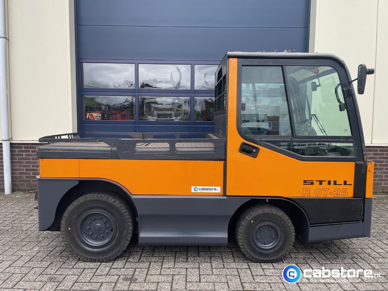 Still RO7-25 Elektrische trekker Still R07-25 - Bouwjaar 2006 - Elektrische trekker - 25 ton trekgewicht - Tractor: foto 2 Still RO7-25 Elektrische trekker Still R07-25 - Bouwjaar 2006 - Elektrische trekker - 25 ton trekgewicht - Tractor: foto 2