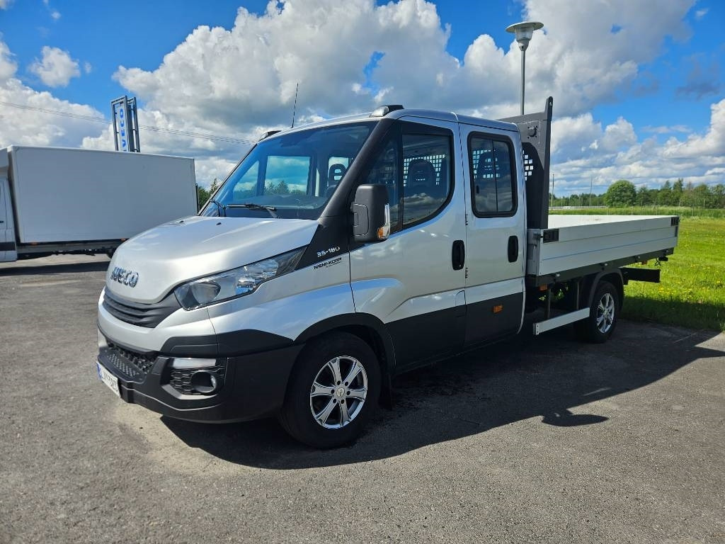 Iveco Daily 35S18, 7hlö kevyt ka - Furgoneta caja abierta, Furgoneta combi: foto 1 Iveco Daily 35S18, 7hlö kevyt ka - Furgoneta caja abierta, Furgoneta combi: foto 1