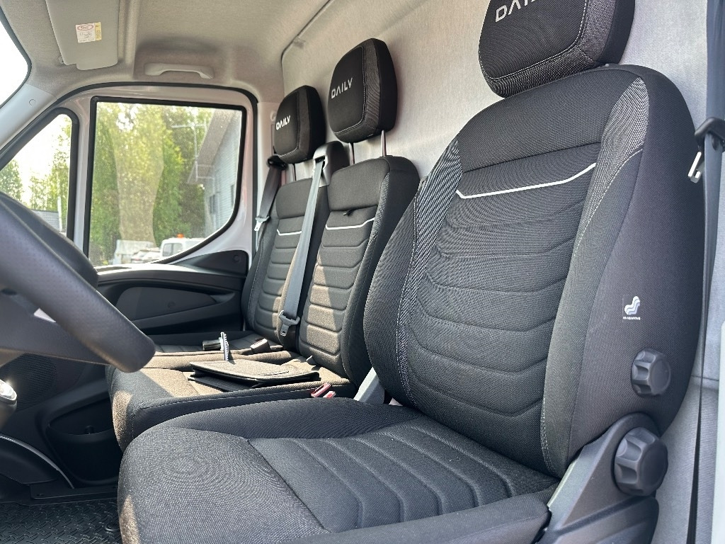 Furgón nuevo Iveco Daily 35S18A8 12m3: foto 11