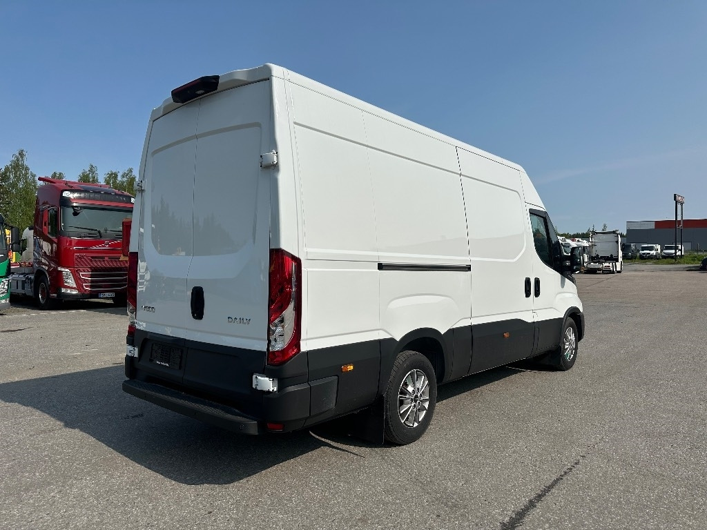 Iveco Daily 35S18A8 12m3 - Furgón: foto 5 Iveco Daily 35S18A8 12m3 - Furgón: foto 5