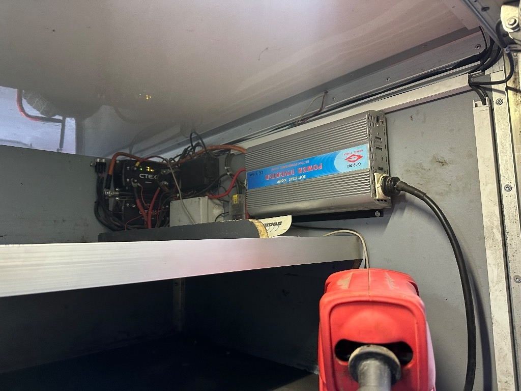 Iveco Daily 50C18A8 huoltoauto - Furgón: foto 5 Iveco Daily 50C18A8 huoltoauto - Furgón: foto 5