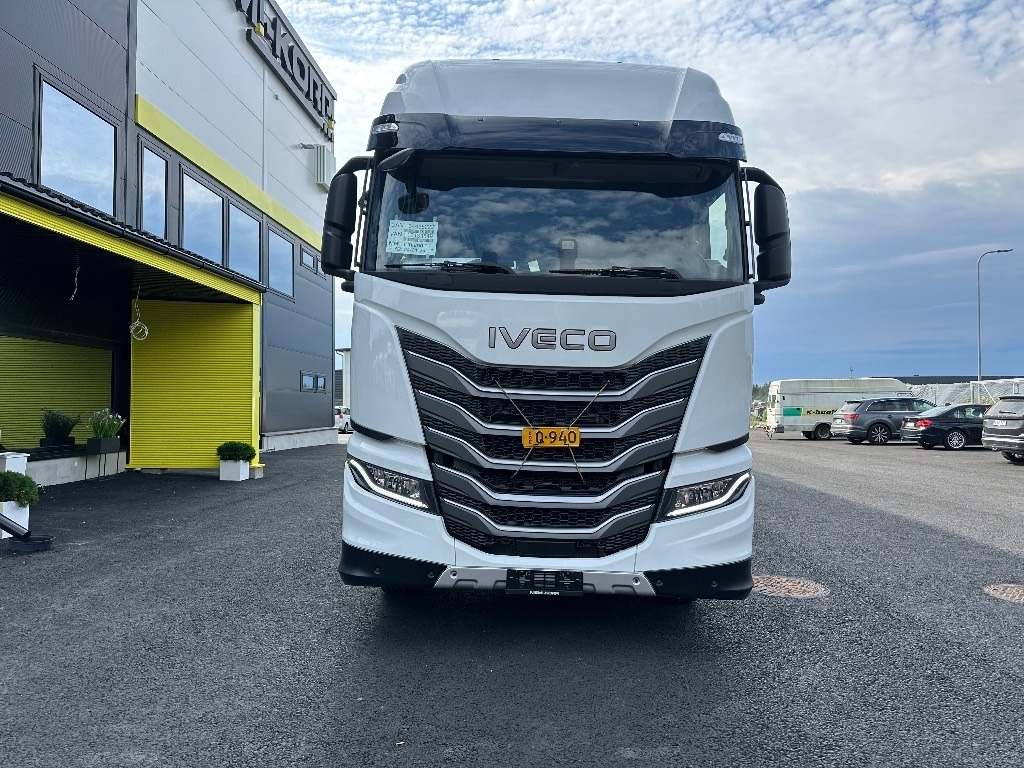 Iveco S-Way AS26S50 NP 2xLNG 6x2*4 - Camión chasis: foto 2 Iveco S-Way AS26S50 NP 2xLNG 6x2*4 - Camión chasis: foto 2