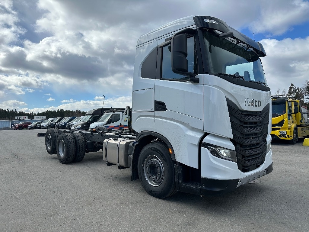 Iveco X-Way AS260X530 heti toimitukseen - Camión chasis: foto 3 Iveco X-Way AS260X530 heti toimitukseen - Camión chasis: foto 3