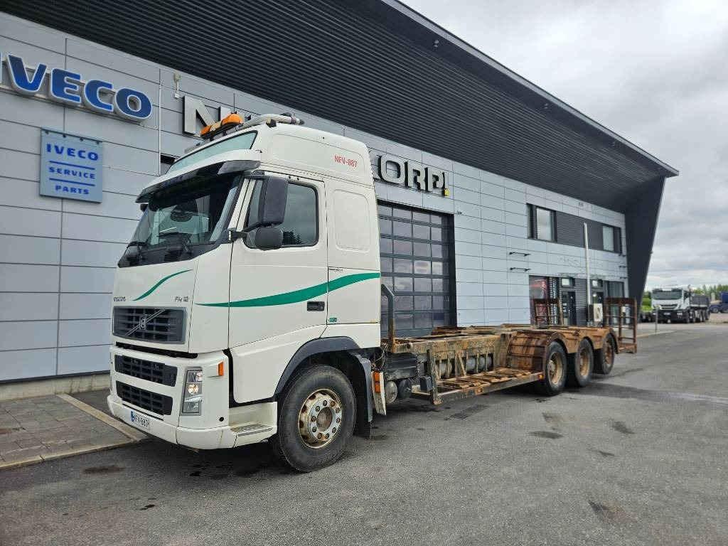 Volvo FH12 8x4 - Camión forestal: foto 1 Volvo FH12 8x4 - Camión forestal: foto 1