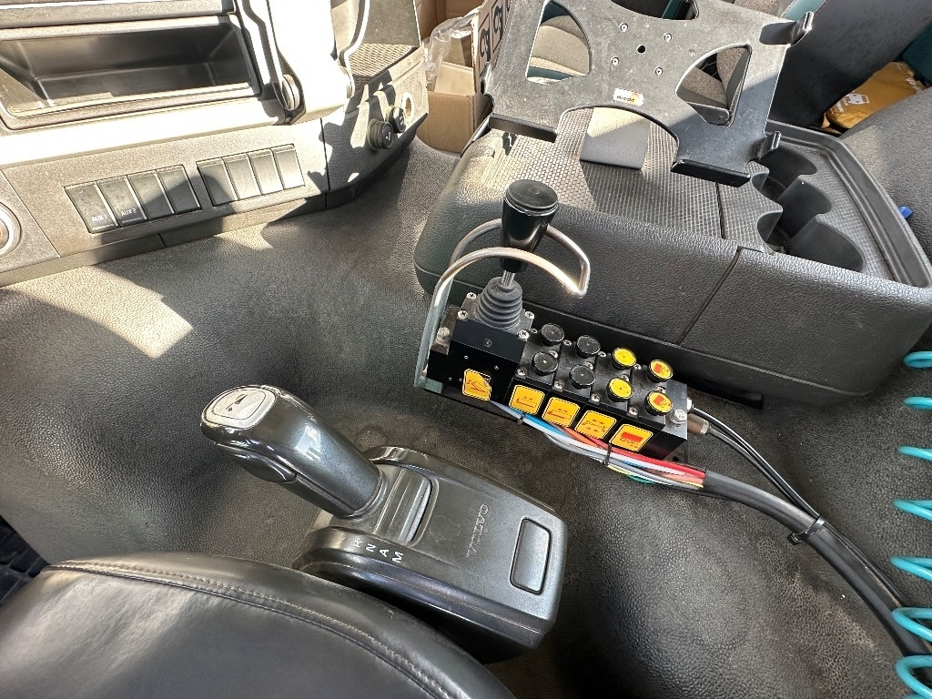 Camión multibasculante Volvo FM 420 8x2/4: foto 15