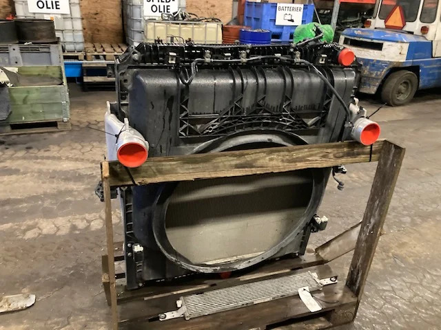 Mercedes A9615000800 – A9615002000 – Mercedes coolant radiator - Motor y piezas para Camión: foto 1 Mercedes A9615000800 – A9615002000 – Mercedes coolant radiator - Motor y piezas para Camión: foto 1