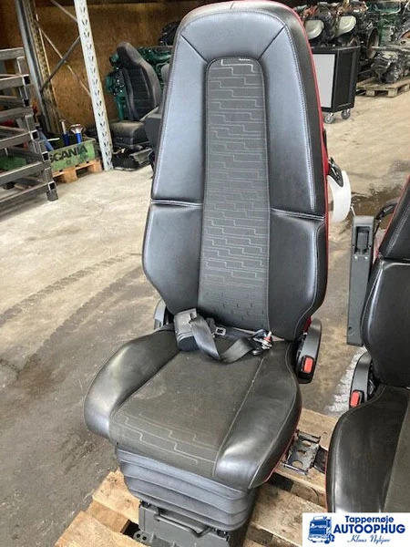 Volvo Sæde RH Volvo 82201655 - Cabina e interior para Camión: foto 2 Volvo Sæde RH Volvo 82201655 - Cabina e interior para Camión: foto 2