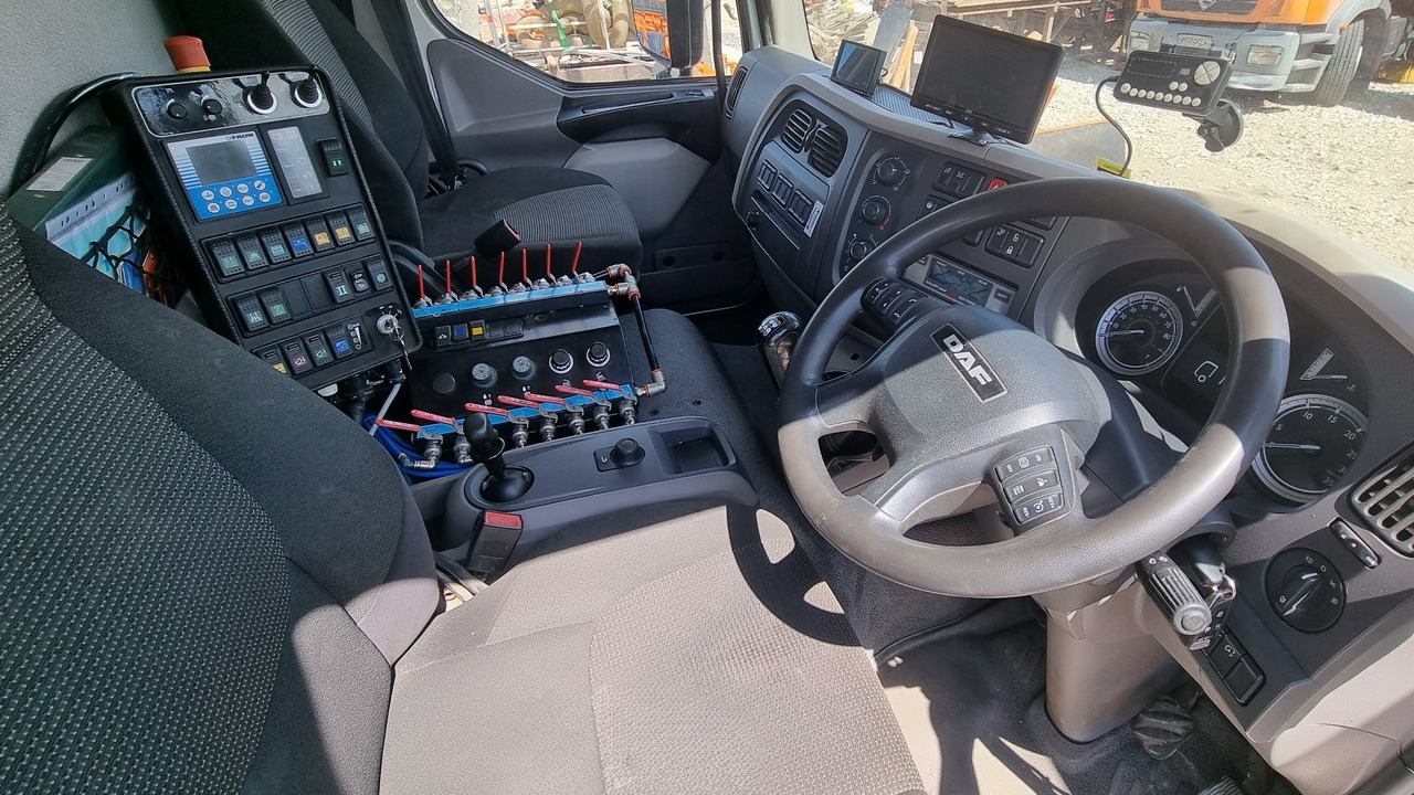 Barredora vial DAF LF220: foto 7