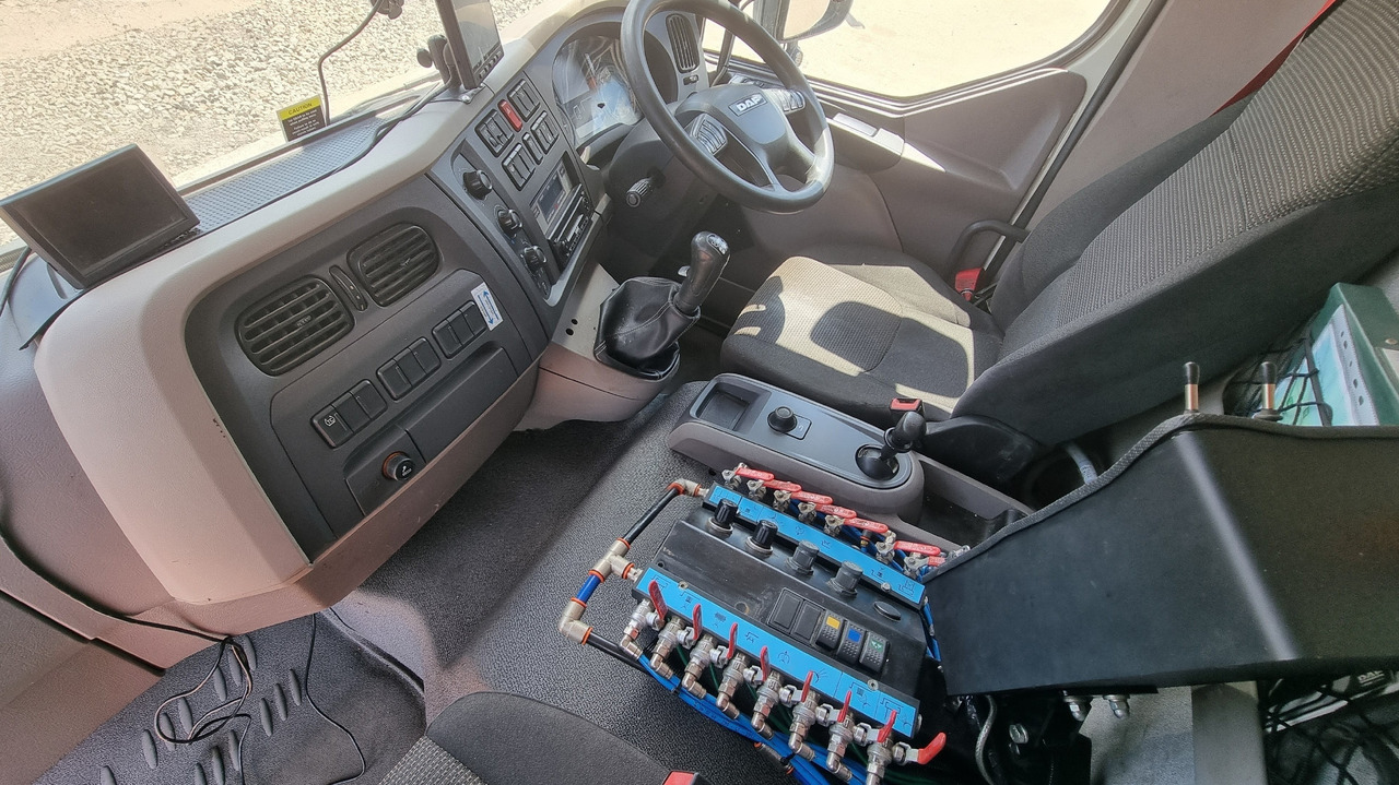 Barredora vial DAF LF220: foto 6