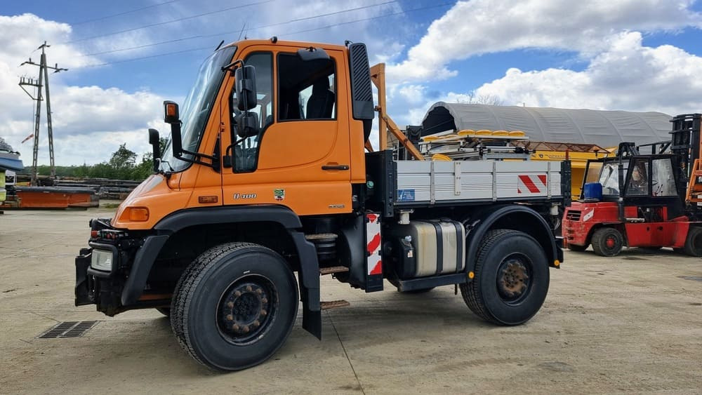 MERCEDES-BENZ Unimog U400 - Tractor municipal: foto 4 MERCEDES-BENZ Unimog U400 - Tractor municipal: foto 4