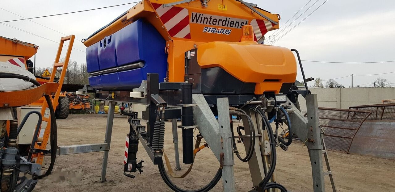 Schmidt Solarko piaskarka SCHMIDT STRATOS 5m3 - Esparcidor de sal para Vehículo municipal: foto 5 Schmidt Solarko piaskarka SCHMIDT STRATOS 5m3 - Esparcidor de sal para Vehículo municipal: foto 5