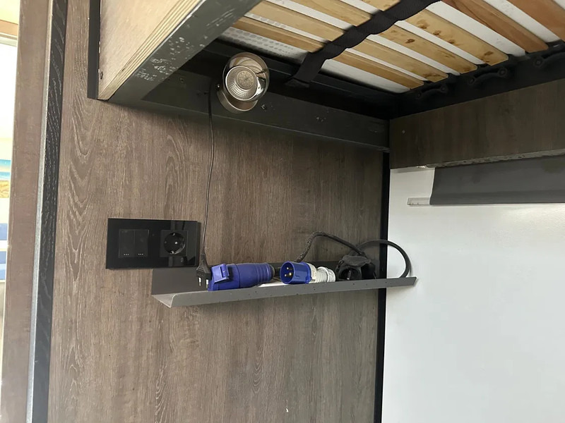 Semirremolque QUALITY TRAILERS Camper 4x bed keuken douche toilet laadklep: foto 15