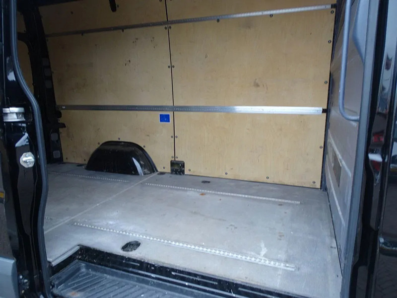 Volkswagen Crafter 2.0TDI 80KW L2H2 AIRCO Navigatie mooie bus - Furgoneta pequeña: foto 4 Volkswagen Crafter 2.0TDI 80KW L2H2 AIRCO Navigatie mooie bus - Furgoneta pequeña: foto 4