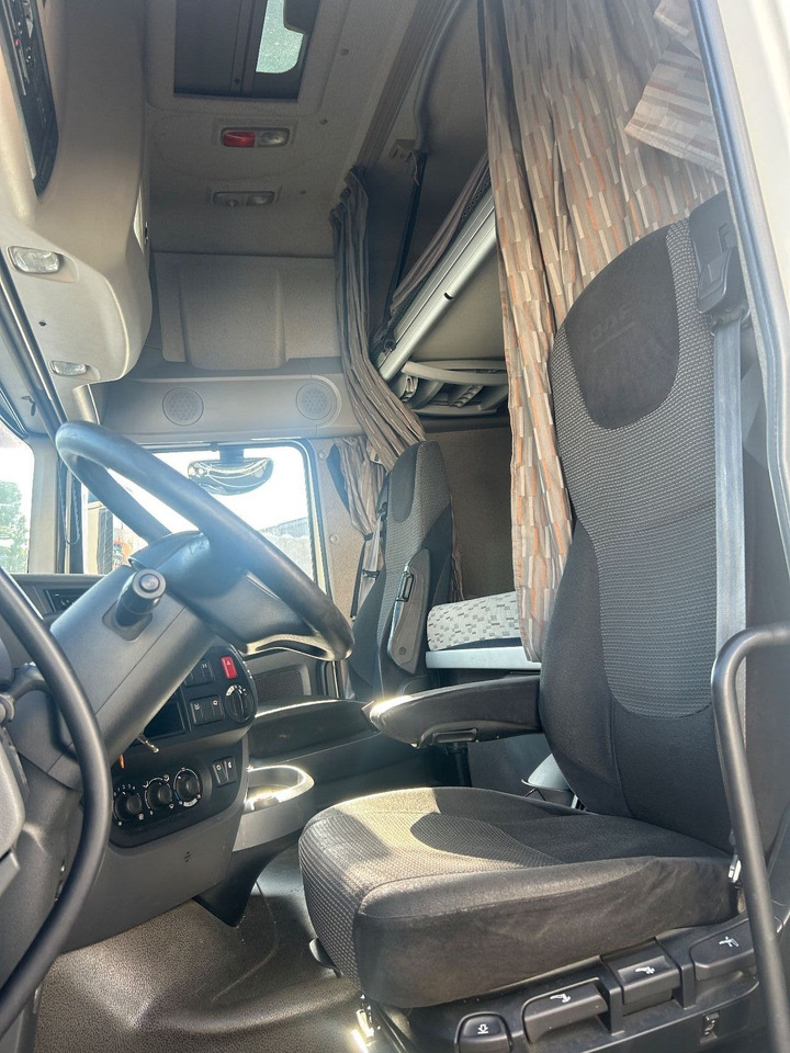 Cabeza tractora DAF XF 460 XF460 Super Space Cab: foto 10 Cabeza tractora DAF XF 460 XF460 Super Space Cab: foto 10