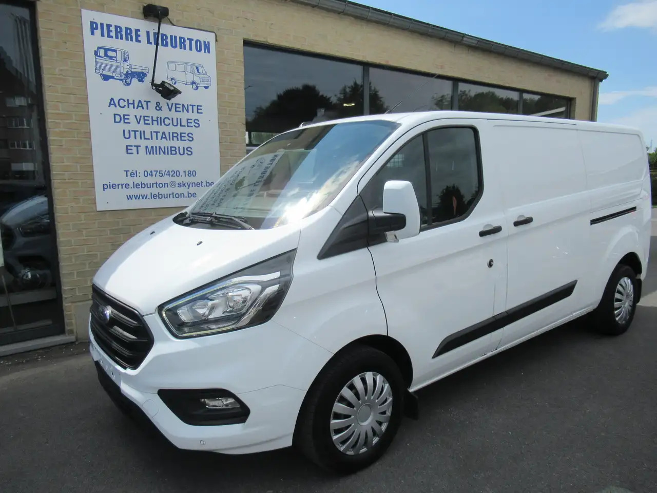 Ford Transit Custom L2, navi, cruis, clim 2PL 13900€+tva/btw - Furgoneta pequeña: foto 1 Ford Transit Custom L2, navi, cruis, clim 2PL 13900€+tva/btw - Furgoneta pequeña: foto 1