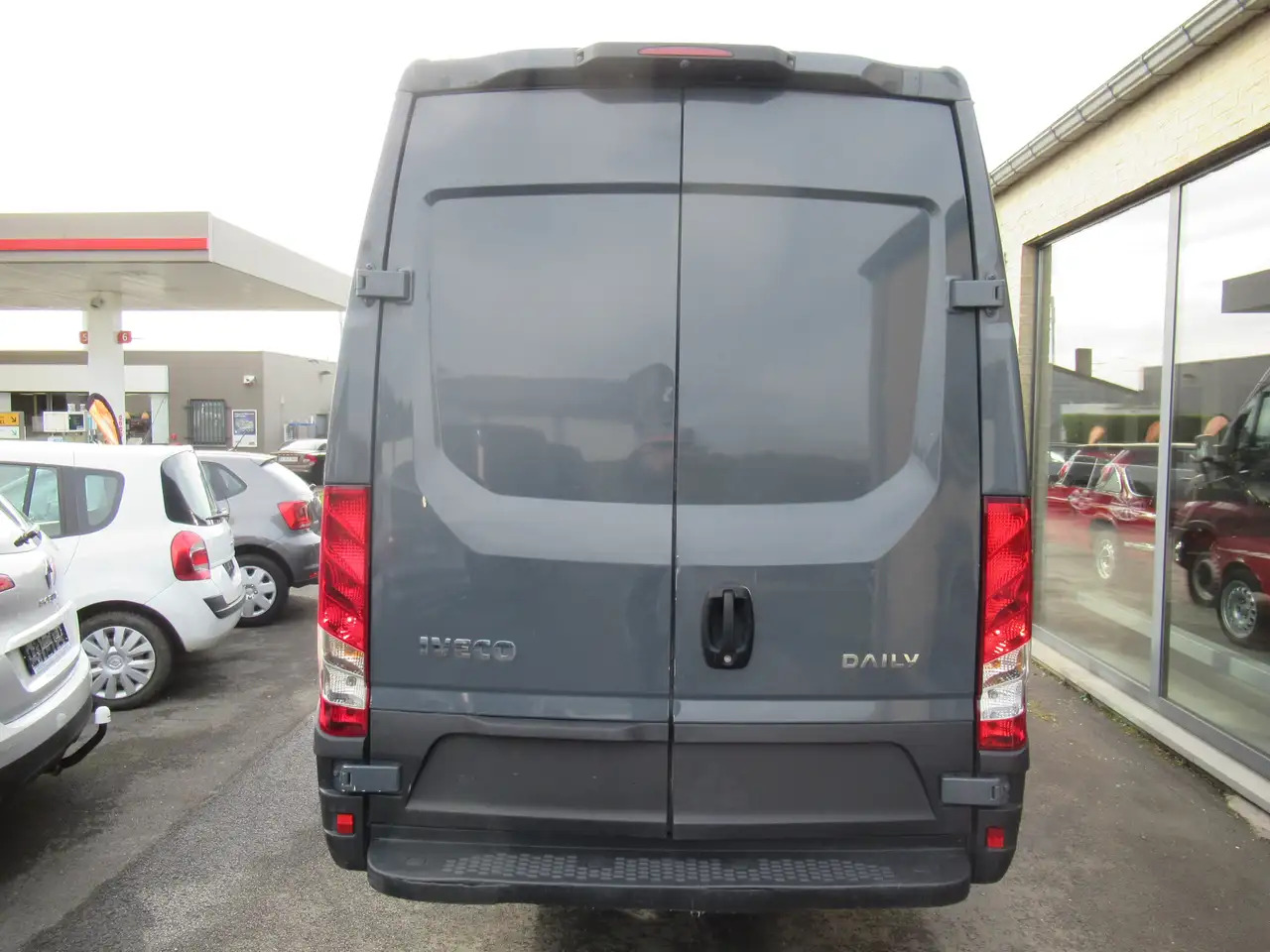 Iveco Daily L3h2 clim 23000€+tva/btw - Furgón: foto 4 Iveco Daily L3h2 clim 23000€+tva/btw - Furgón: foto 4