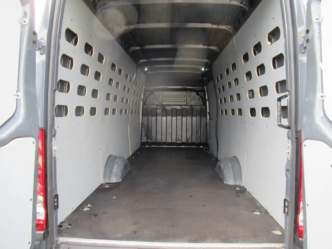 Iveco Daily L3h2 clim 23000€+tva/btw - Furgón: foto 5 Iveco Daily L3h2 clim 23000€+tva/btw - Furgón: foto 5