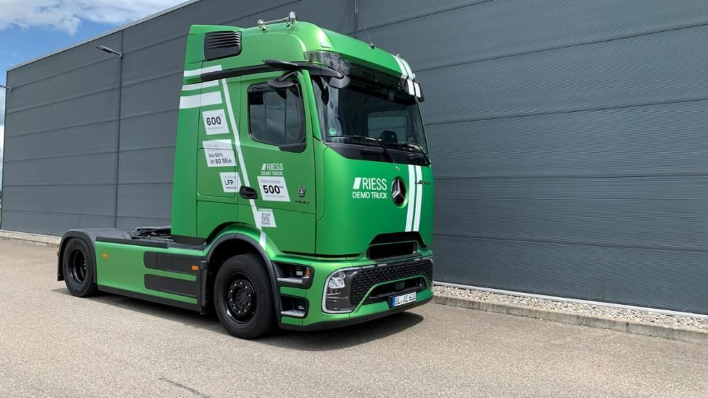 Mercedes-Benz eActros 600 LS + - Cabeza tractora: foto 1 Mercedes-Benz eActros 600 LS + - Cabeza tractora: foto 1