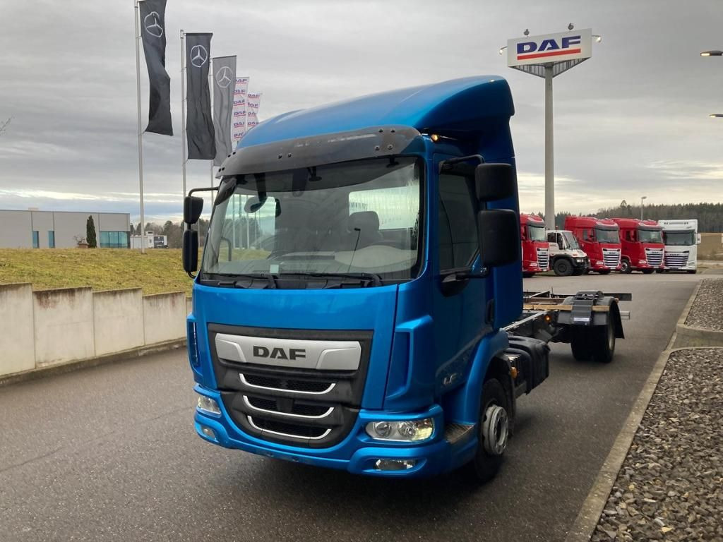 DAF LF 210 FA Standheizung / 5.00m Rd / 7.490kg - Camión lona: foto 4 DAF LF 210 FA Standheizung / 5.00m Rd / 7.490kg - Camión lona: foto 4