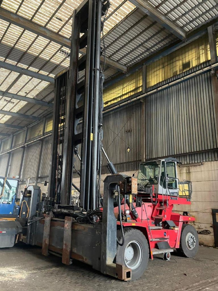 Kalmar DCF100-45E7 - Carretilla para contenedores: foto 4 Kalmar DCF100-45E7 - Carretilla para contenedores: foto 4