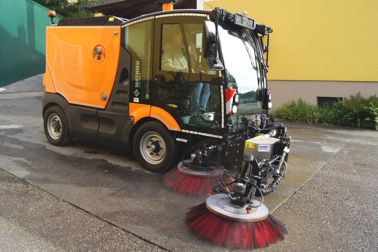 MATHIEU Azura Flex MC210 3-rd brush / EURO 6 - Barredora vial: foto 2 MATHIEU Azura Flex MC210 3-rd brush / EURO 6 - Barredora vial: foto 2