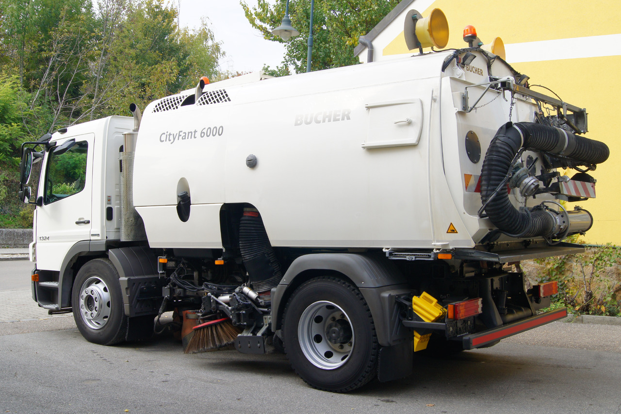 MERCEDES-BENZ ATEGO 1324 / BUCHER CityFant 6000 TWIN, beidseitig + Heck, Aufbaumotor - Barredora vial: foto 4 MERCEDES-BENZ ATEGO 1324 / BUCHER CityFant 6000 TWIN, beidseitig + Heck, Aufbaumotor - Barredora vial: foto 4