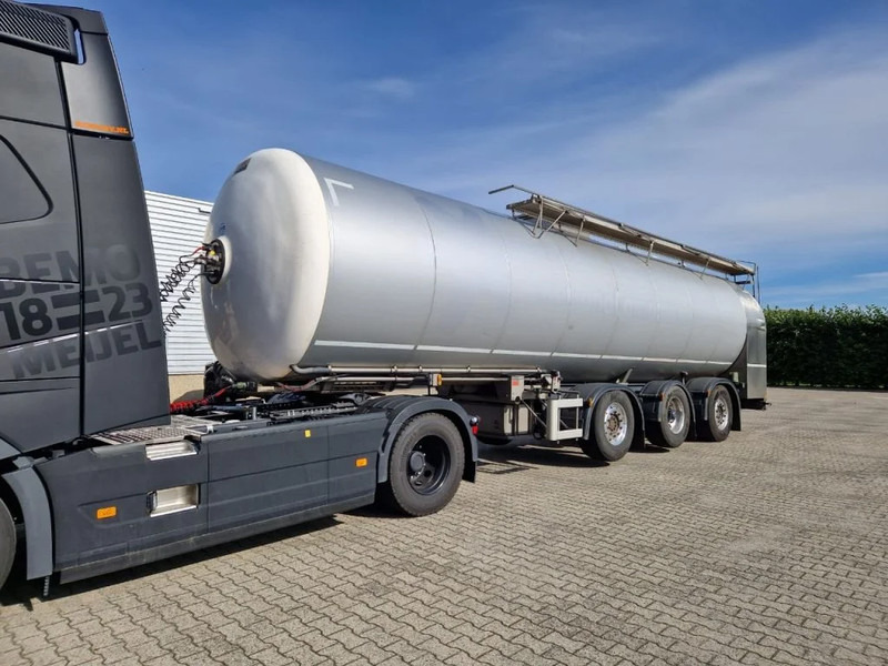 G.magyar 36000 liter geïsoleerde intra / melk tankoplegger met VSE Besturing en pomp - Semirremolque cisterna: foto 1 G.magyar 36000 liter geïsoleerde intra / melk tankoplegger met VSE Besturing en pomp - Semirremolque cisterna: foto 1